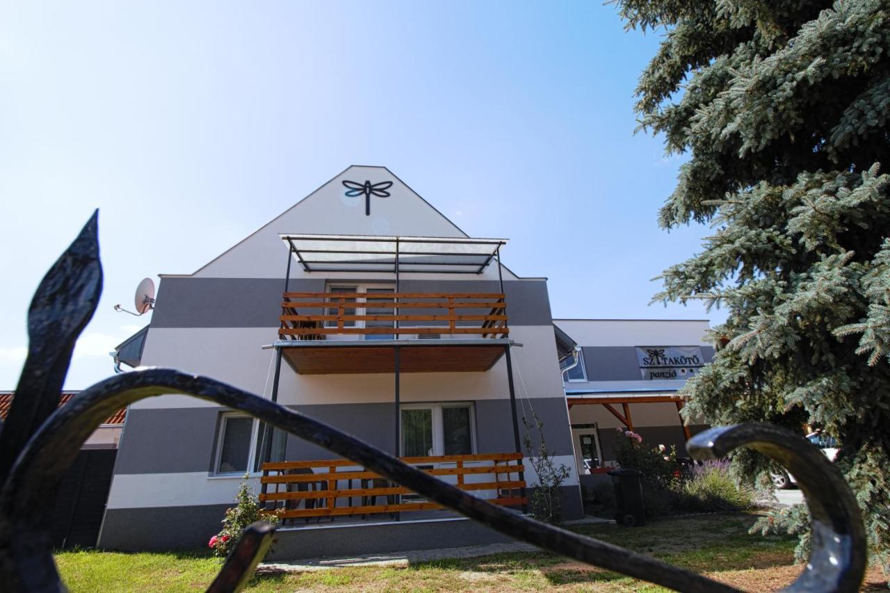 Szitakötő Panzió Hotel Tiszafüred Exterior foto