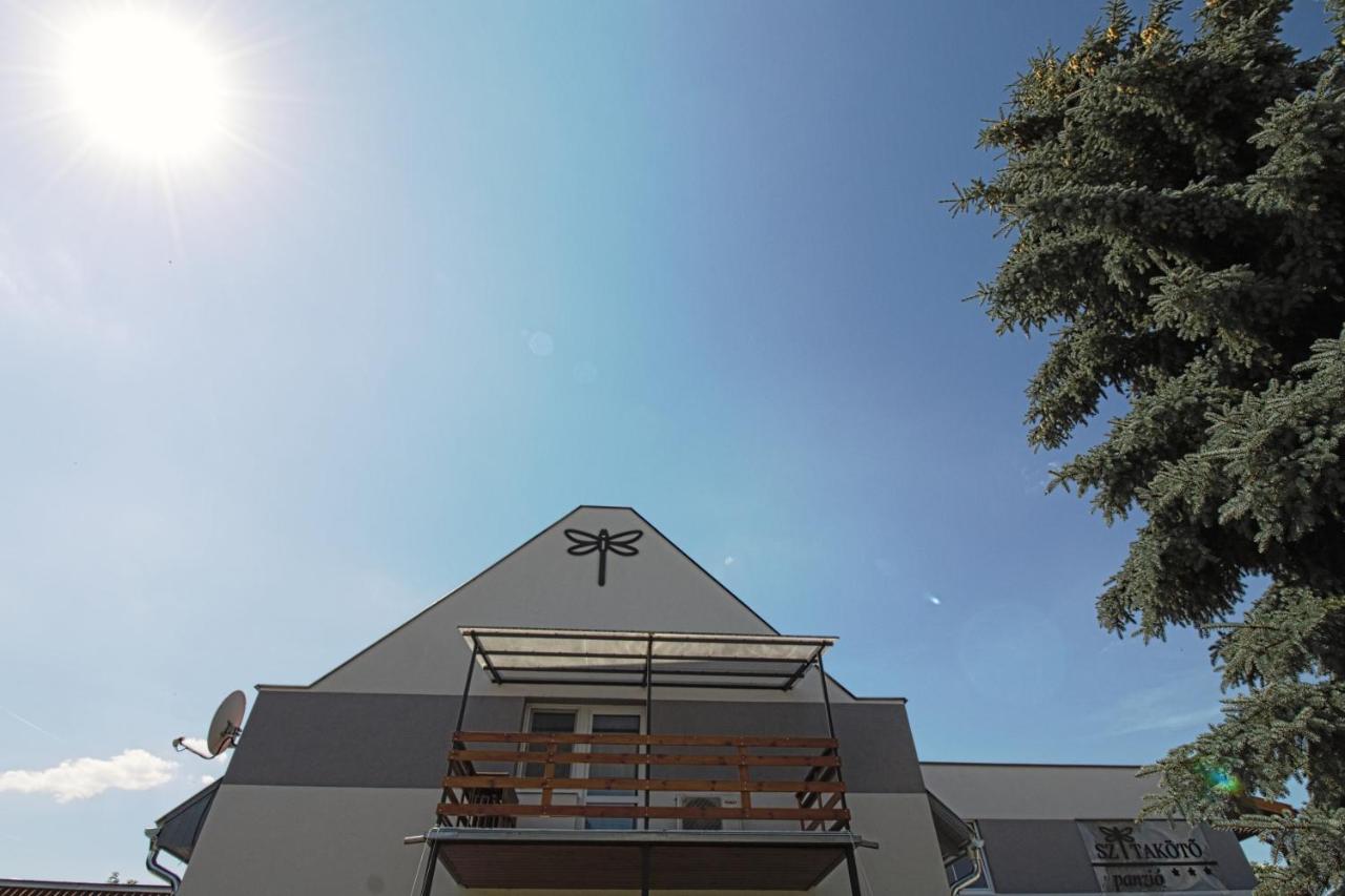Szitakötő Panzió Hotel Tiszafüred Exterior foto